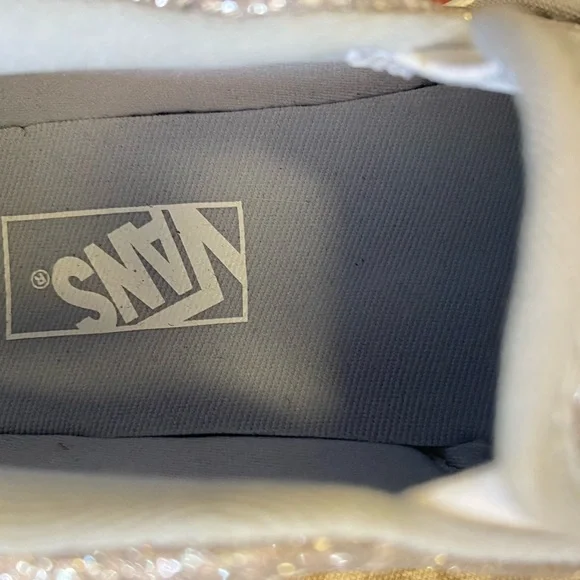 Vans - Picture 5 of 8